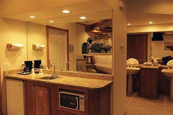 Sybaris Pool Suites Mequon Brown Deer Exterior photo